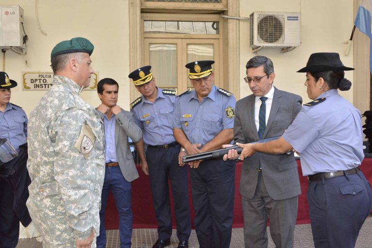04-Entrega-Equipamiento-Policia-16-03-18
