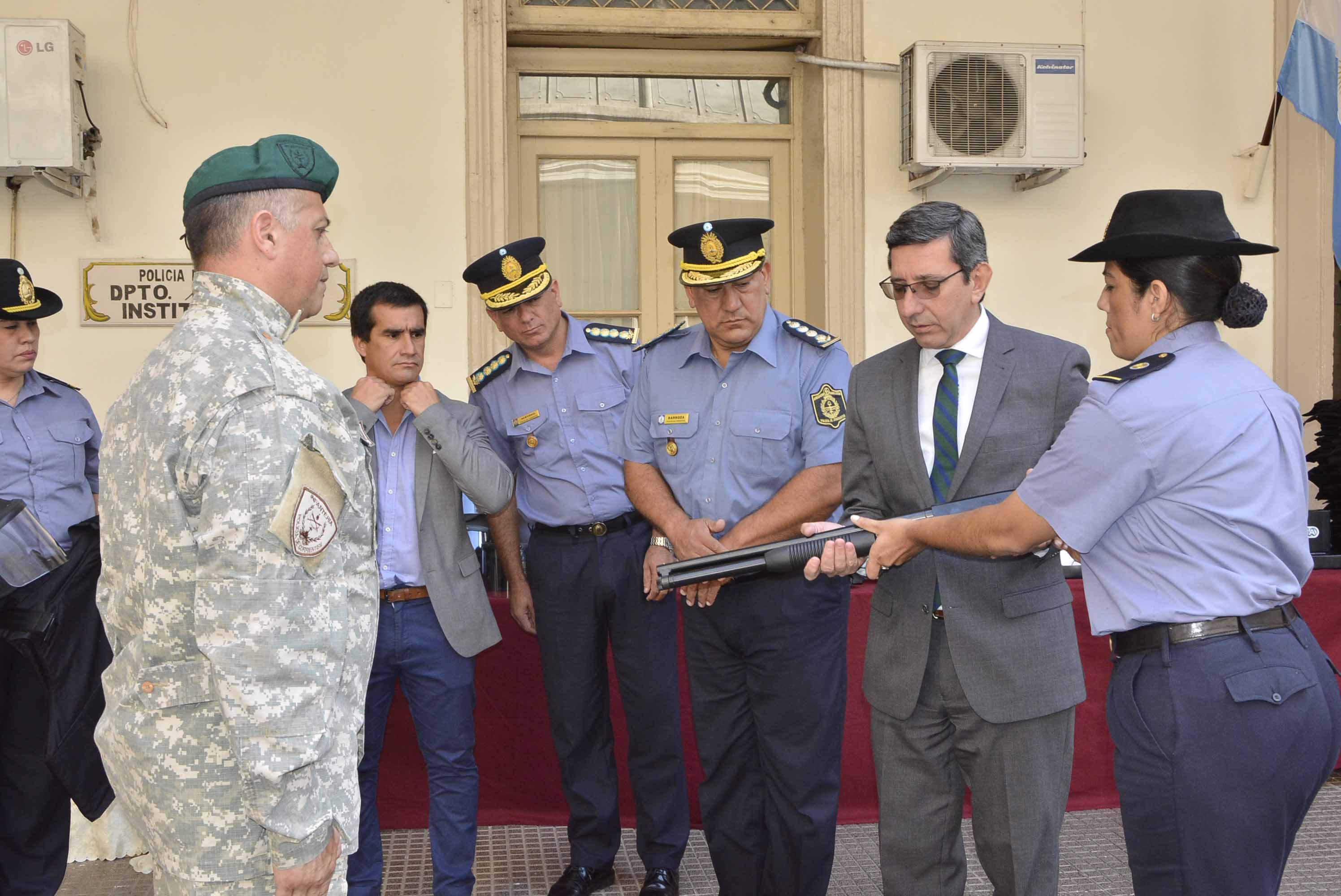 04-Entrega-Equipamiento-Policia-16-03-18