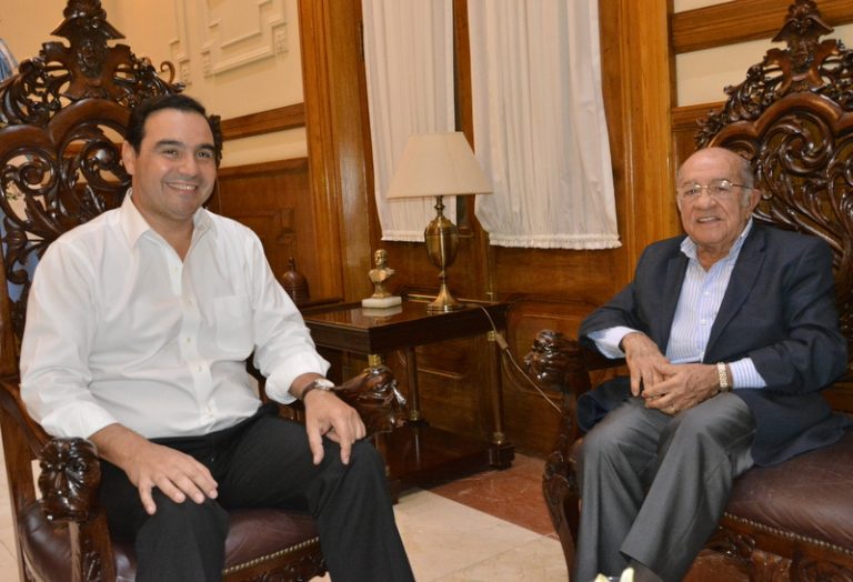 Gobernador Valdes con exgobernador Pocho Romero Feris (2)
