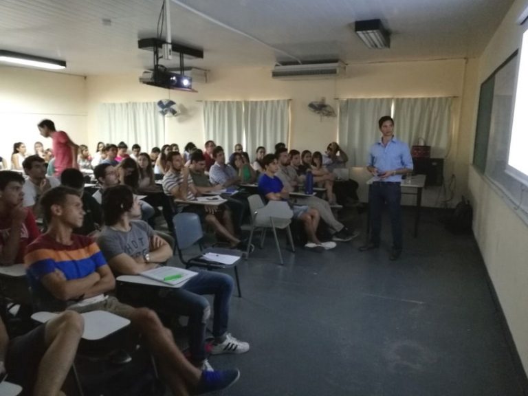 Charla en Ciencias Agrarias