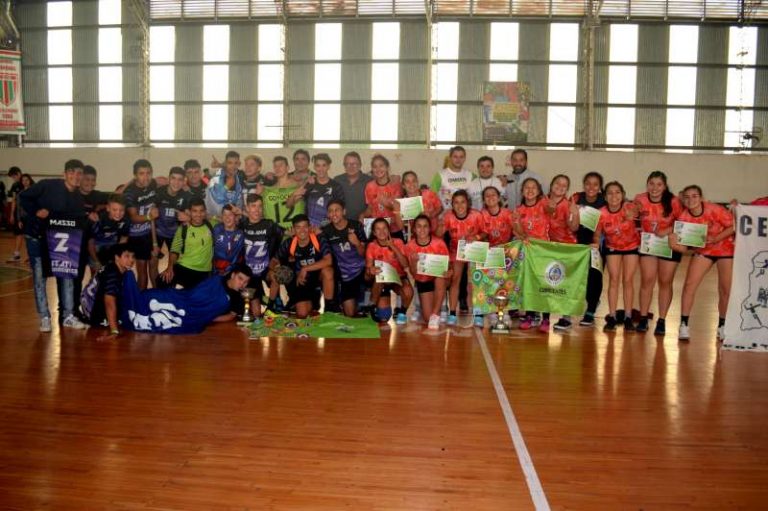 Juegos Correntinos - Terrile con los equipos de Itati-800