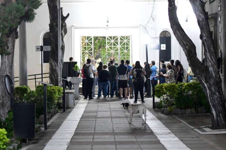 40222c06-2f91-e003-d529-420903165486-800