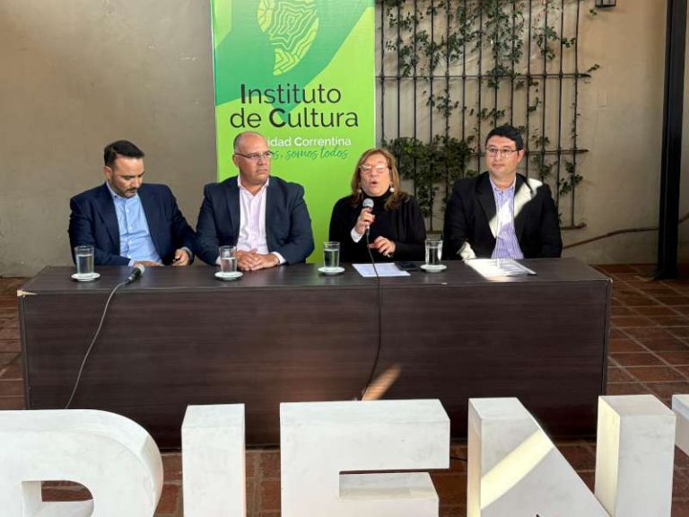 PRESENTACIÓN- FERIA DEL LIBRO DE CAÁ CATÍ (3)-800