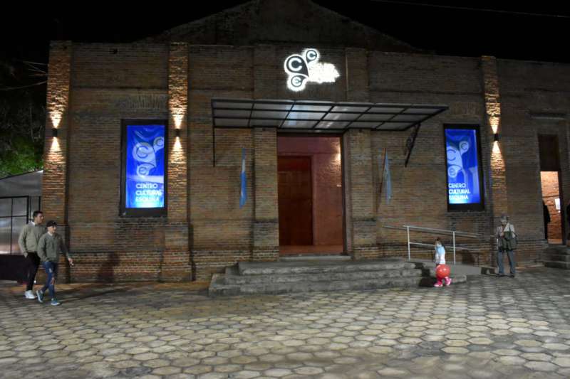 Frente Centro Cultural Esquina-800