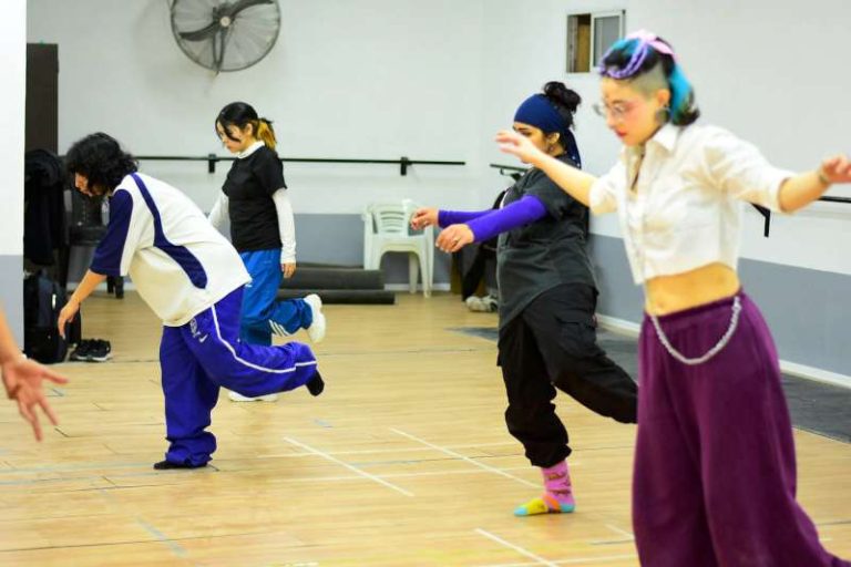 e7840e21-f7eb-3fbe-9b2e-c79bd04da5e0-800