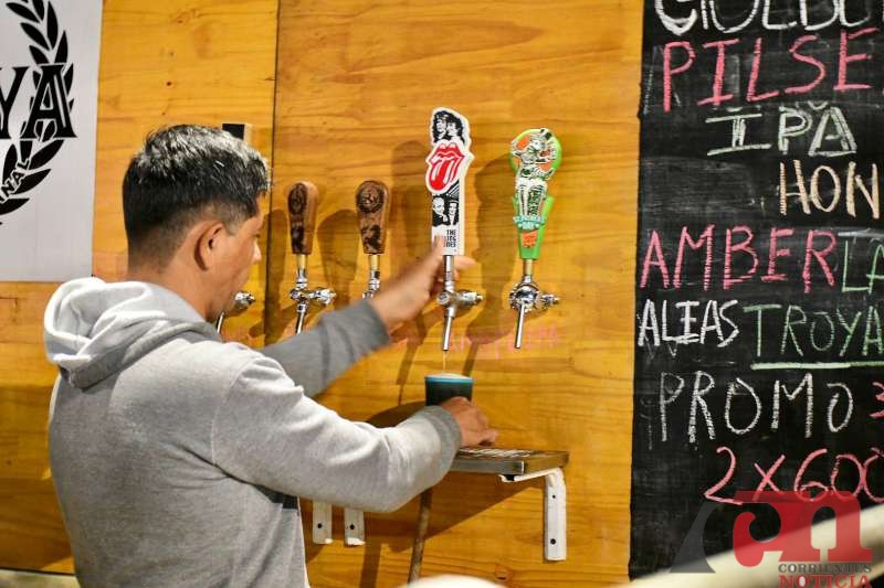 7702131d-c98a-61ae-2093-c01879d16193-800